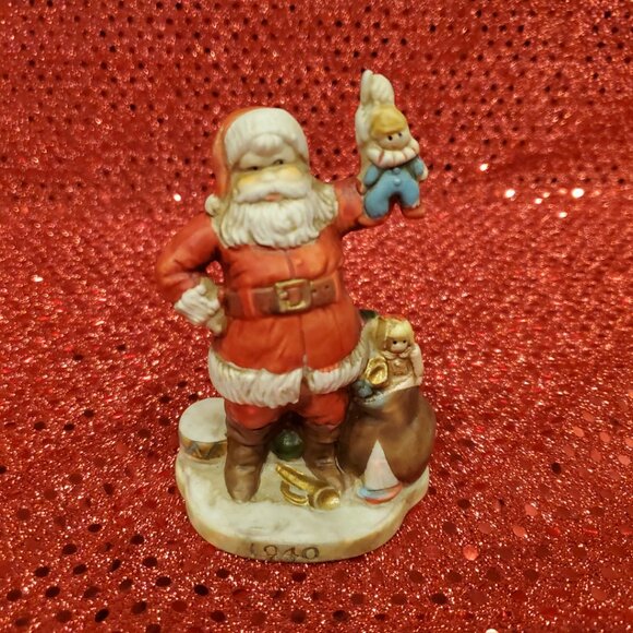 A Century of Santa's CHRISTMAS SANTA Figurine 1940 (1991) Hand Painted Porcelain - Picture 2 of 4
